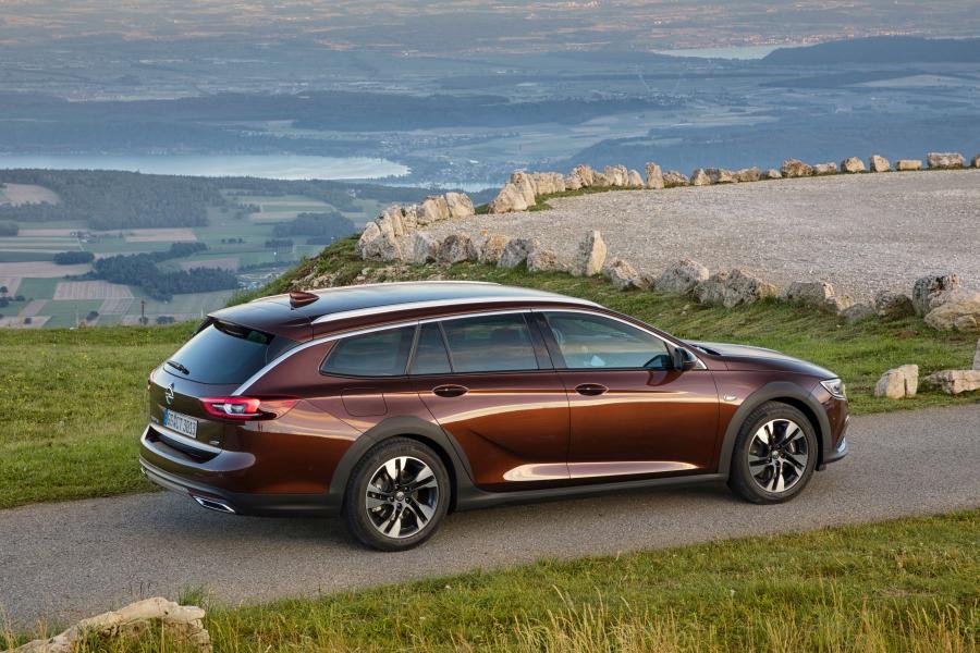  Opel Insignia Country Tourer Turbo D 4x4 Exclusive 2017 года  (фото 17 из 42)